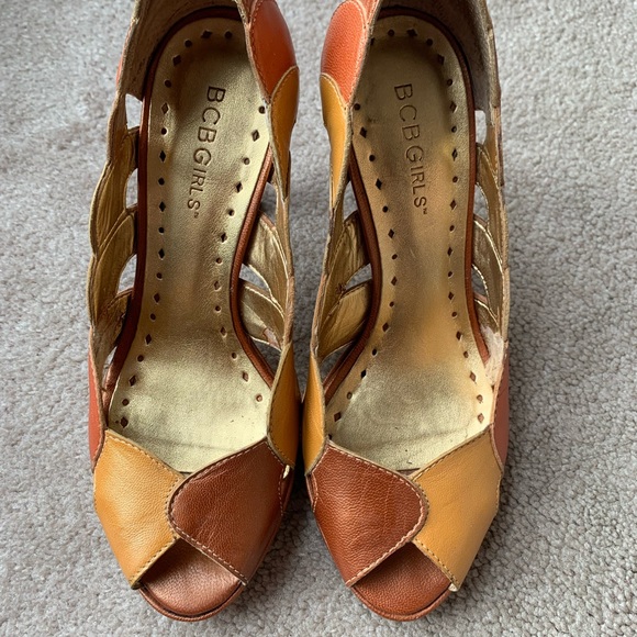 BCBGirls Shoes rust/ bronze colour. Size 5.5 - Picture 3 of 8